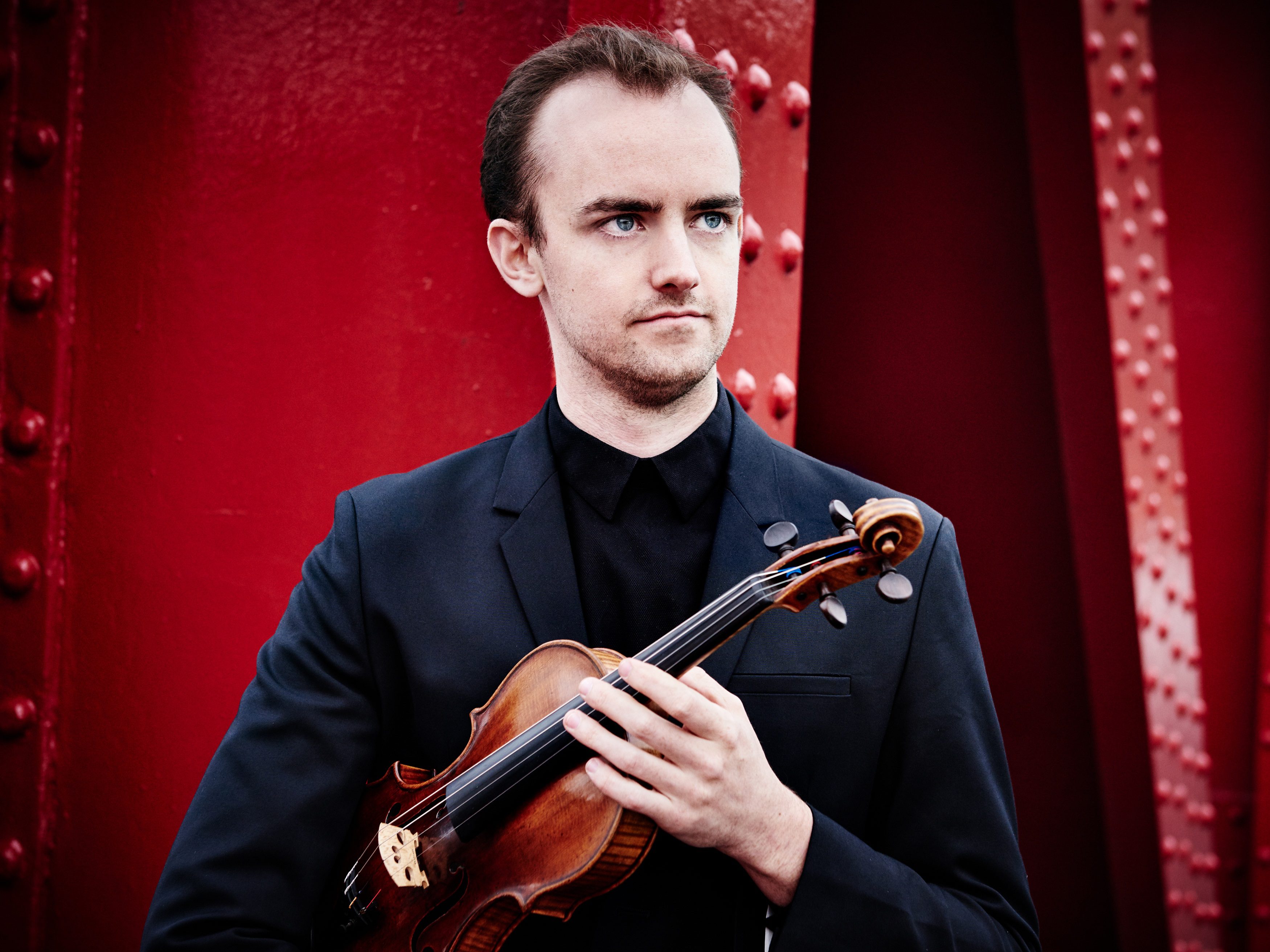 Sinfonia Cymru & Benjamin Baker at Pontyberem Memorial Hall Benjamin Baker 3 credit Kaupo Kikkas copy