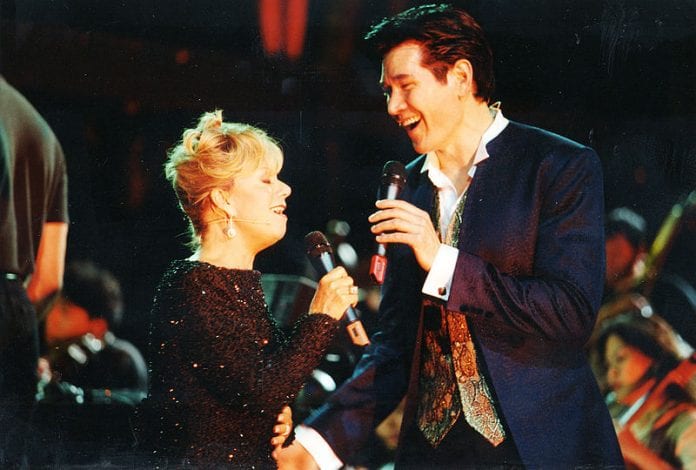 Fei Xiang performing in The Music of Andrew Lloyd Webber with Elaine Paige