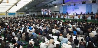 Caliph calls for Muslims to reject extremism and terrorism as UK Islamic convention concludes Caliph