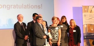 Mental health transformation project picks up national award / Mae prosiect trawsnewid iechyd meddwl yn gipio gwobr genedlaethol Hywel dda