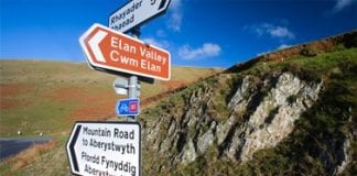 Ail-gysylltu â’r Gymraeg / Get back in touch with your Welsh symbolsSigns