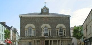 Carmarthen’s historic courthouse hits the small screen/Llys hanesyddol Caerfyrddin ar y bocs Guildhall Square Carmarthen