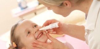 Parents urged to get their children vaccinated/Annog rhieni i sicrhau bod eu plant yn cael brechiad child nasal spray rex 590