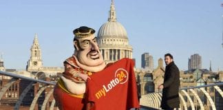 FAT-ADOR LANDS IN LONDON AHEAD OF WORLD’S BIGGEST LOTTERY EL GORDO – ‘THE FAT ONE’ El Gordo 016