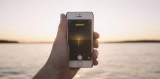 Brits are leaving themselves dangerlously unprotected when taking their gadgets on holiday 720 480 Handy iphone 375x195
