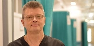 Hywel Dda Health Board: Patients with complex and specialist care needs could be treated in new build hospital, says Hywel Dda consultant / Gallai cleifion ag anghenion gofal cymhleth ac arbenigol gael eu trin mewn ysbyty newydd sbon, meddai Ymgynghorydd Mr Jeremy Williams