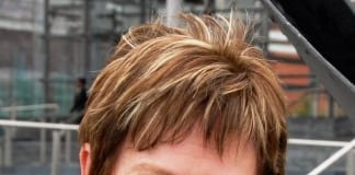 School uniform logos ‘unnecessary and unfair,’ says Joyce received 433772913814136