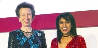 Professor’s work to promote science wins royal seal of approval/Cymeradwyaethfrenhinol i waithAthro o ran hyrwyddogwyddoniaeth Yamni 2 PRESS