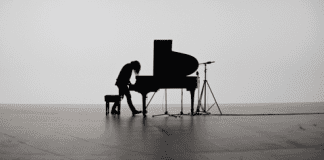 ALEXANDRA STRÉLISKI – Announces UK live dates + Shares ‘Le Nouveau Départ’ live session ALEXANDRA STRÉLISKI by Vincent René Lortie