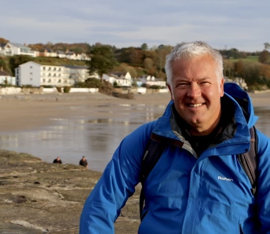 Wales’ favourite weatherman Derek Brockway returns for a special series of Weatherman Walking Signed off 002