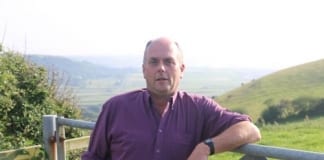 Farming Connect takes stark safety messages on tractor and machinery safety to market this spring – do you know your legal obligations? Farming Connect mentor Glyn Davies