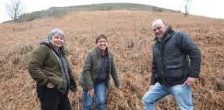 Graziers aim to reverse habitat management decline on Welsh common land/ Porwyr yn anelu at wyrdroi’r dirywiad o ran rheoli cynefin ar dir comin Helen Barnes Frances Gwillym and Clive Mills