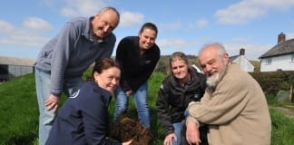 Good soils increase resilience of Welsh farms during weather extremes Priddoedd da yn gwella gwytnwch ffermydd Cymru mewn tywydd eithriadol Good soils increase resilience of Welsh farms during weather extremes
