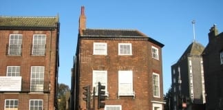 Who owns the space between two houses? 5948219 79991eb2