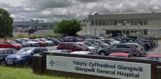 Mesurau ychwanegol i amddiffyn cleifion yn Ysbyty Cyffredinol Glangwili Glangwili Hospital Car Park
