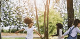 THE AVERAGE PARENT IS SPENDING ALMOST £1K ENTERTAINING KIDS DURING SCHOOL SUMMER HOLIDAYS Kids outside