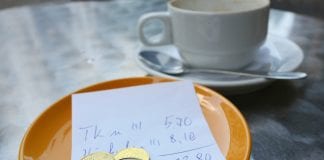 What are the laws around tipping in the UK? – DAS Law Tipping