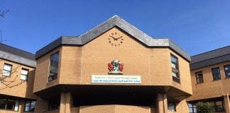 Y cyngor yn lansio cronfa gwerth £300,000 i helpu i sefydlu gwasanaethau a gweithgareddau cymunedol newydd Neath Port Talbot Council Building