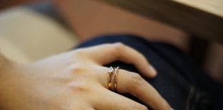 Who Keeps The Ring If There Is No Big Day? hand 1217188 640