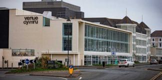 Ysbyty Enfys Caerfyrddin provides care for patients / Ysbyty Enfys Caerfyrddin yn ddarparu gofal i gleifion Ysbyty Enfys Caerfyrddin provides care for patients