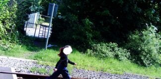 Shocking images show dangerous level crossing misuse in South Wales 6a5cddefbd244baab53c996ca6d31a90