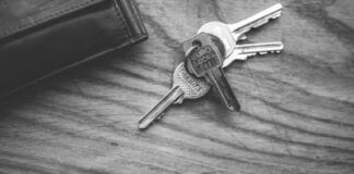 Flatshare Site SpareRoom Acquires Rival Roomgo Creating The World’s Largest Roommate Finding Service keys wallet 5930grey 400x200 1