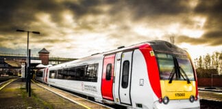 Gwaith trawsnewid rhwydwaith trafnidiaeth Cymru yn parhau â er gwaethaf heriau Covid-19 LlandudnoJunctionRailStation2019.01.06 7 scaled