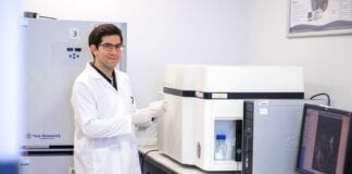 Cynnydd ymchwil canser y Brifysgol yn arwain at hwb ariannol gan bartneriaid Marcos Quintela 1 scaled