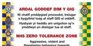 Cam-drin staff y GIG yn gwbl annerbyniol, dywed y bwrdd iechyd Ambulanceabuseposter