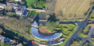 Y cyfyngiadau Covid-19 diweddaraf yn gorfodi Oriel y Parc i gau ond cynhelir y marchnadoedd awyr agored o hyd OrielyParcAerialWeb