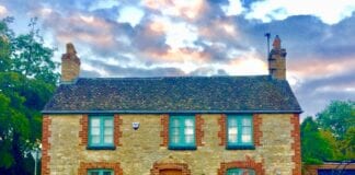 Cosiest Christmas homes to holiday in this winter for a change of scenery c0974f810fe55cee6ee317ed8edfcf70d1fd5599 scaled