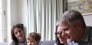 Keep Wales Safe – Carmarthenshire residents are keeping in touch with friends & family to help their mental health during Pandemic 06sl coronavirus stayintouch mediumSquareAt3X