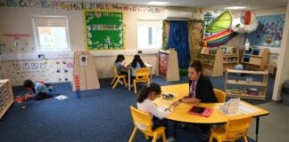 Dylai Llywodraeth Cymru ailasesu cynlluniau i ailagor ysgolion ar frys 112825382 7e233bc8 4dd7 4c68 97e7 4886cb04a2a4