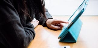 £4.9 miliwn i wella gwasanaethau cyhoeddus digidol i bobl Cymru Digital devices scaled