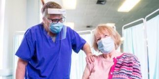 Gofyn i bobl mewn grwpiau blaenoriaeth brechlyn 1 i 4 i gysylltu â gwasanaethau iechyd ynghylch apwyntiadau brechlyn cyntaf all 2020 02 03 HDD c19 vaccination 0287 scaled