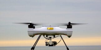 Ymchwilwyr yn defnyddio dronau i asesu safleoedd ynni adnewyddadwy Drone scaled