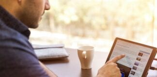 7 Things To Consider While Purchasing A Tablet pexels linkedin sales navigator 1251844