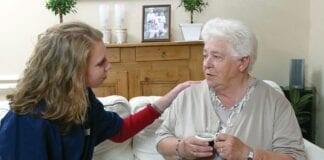 Gwasanaeth nyrsio newydd i gefnogi gofalwyr pobl sy’n byw gyda dementia Case management dementia