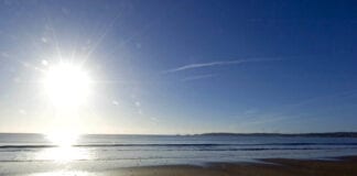 Astudiaeth yn taflu goleuni newydd ar y cysylltiad rhwng pwysau Covid-19 a meddyliau am hunanladdiad Swansea Bay 11 1600x1060 1