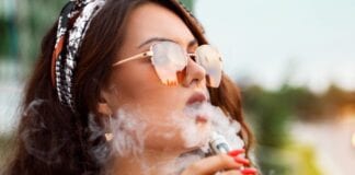 How to Check the Quality of a Vape Pen? girl vape