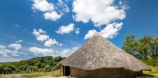 Nodyn atgoffa i archebu ymlaen llaw ar gyfer atyniadau’r Parc 8 castell henllys 01 small