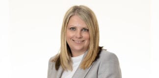 Dathlu 10 mlynedd o gefnogaeth genedlaethol ar gyfer personél y Lluoedd Arfog Hannah Blythyn L