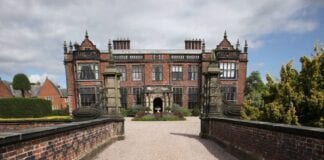 Live like a Love Islander vb34170728