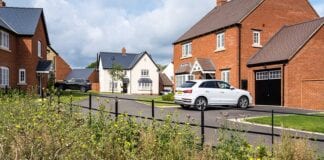 Silverstone Circuit house prices come in -13% below the wider area 9e72eb0c db97 400c 9d1d 2c18b0891ad1 csilv silverstone 01 xl