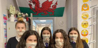 Welsh students create ‘mask force’ in STEM programme Llun Grwp Group Photo