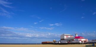 Find out hoo is backing Great Yarmouth over Miami this summer yarmouth 1466746