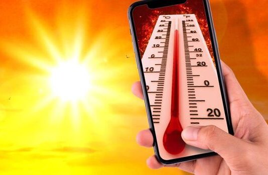 Heatwave After Heatwave: Why 2026 Is Set To Be The Hottest Summer On Record Heatwave UK Rising Temperature Heat Smartphone Phone Owner Users 1465735