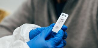 Newid mewn lleoliadau casglu ar gyfer Profion LFD s960 coronavirus lateral flow antigen rapid test 1