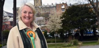 Galwad Plaid Cymru am ysgol feddygol ar gyfer gogledd Cymru ‘gam yn nes’ Sian 13