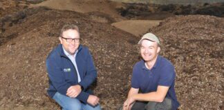 Gallai sychu sarn ieir gan ddefnyddio bacteria di-heintus helpu ffermwyr dofednod i addasu i’r Rheoliadau Adnoddau Dŵr (Rheoli Llygredd Amaethyddol) (Cymru) newydd Aled Davies and Osian Williams scaled